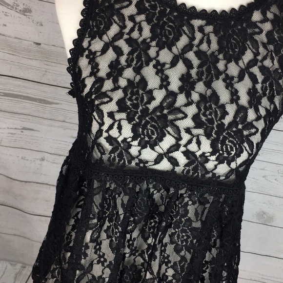 Black Lace Peplum Tank - Picture 2 of 3